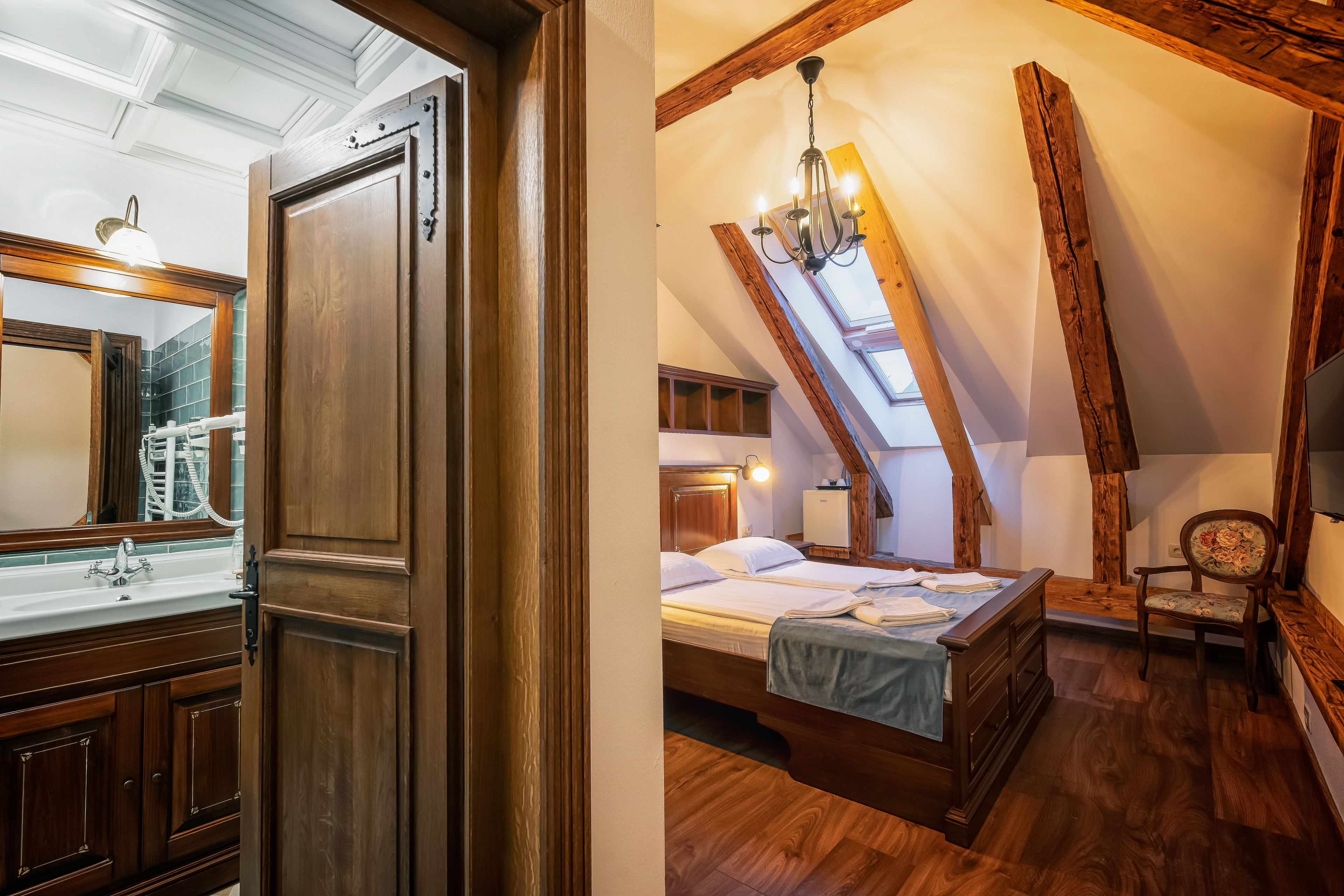 double room, 1 queen bed | 2 bedrooms, premium bedding, memory-foam beds, minibar