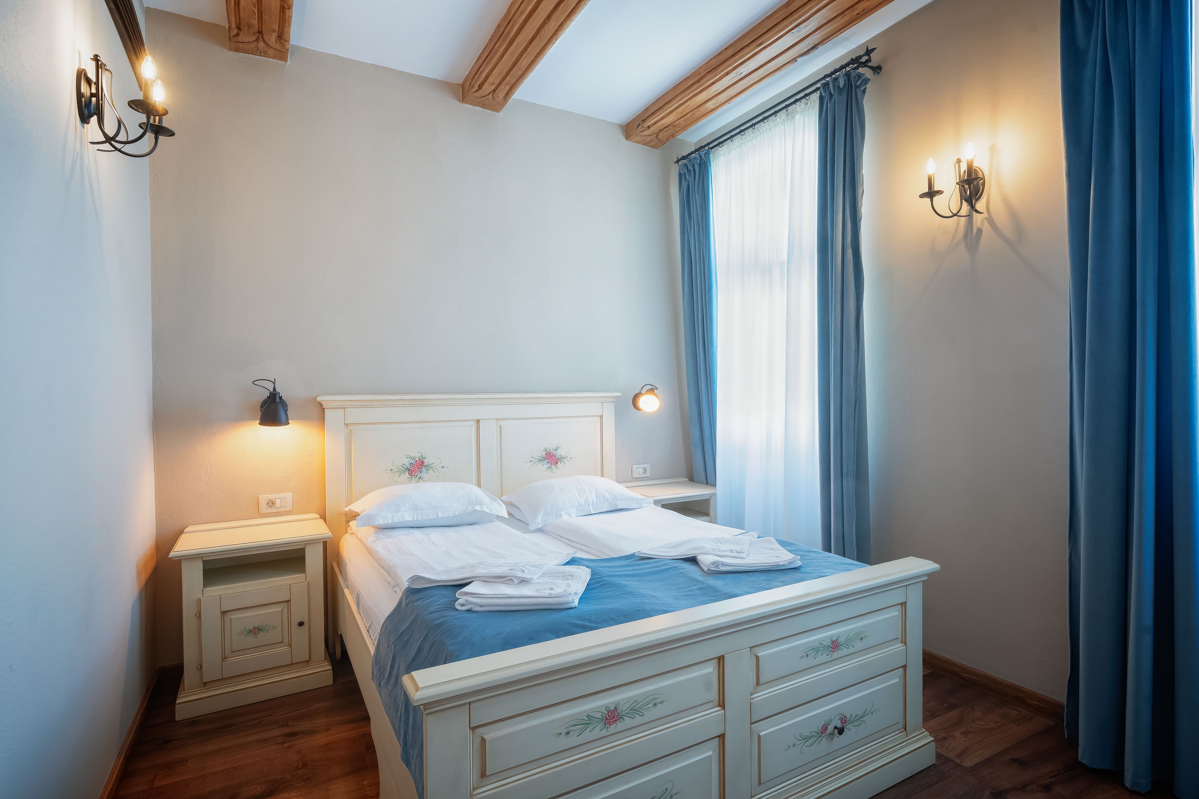 Quarto casal, 1 cama Queen | 1 quarto, roupas de cama antialérgicas, frigobar, cofres nos quartos