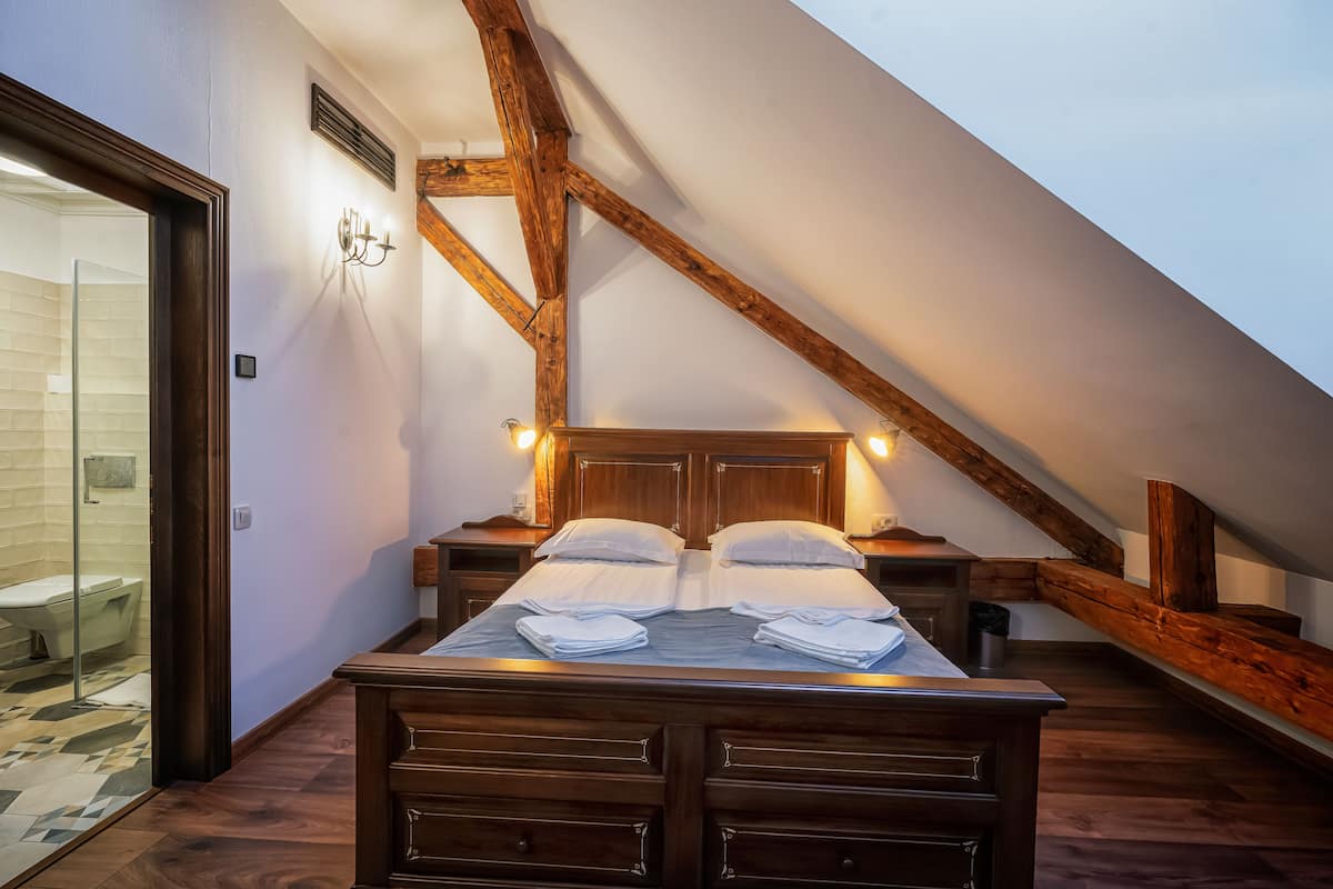 Tek Büyük Yataklı Oda, 1 Büyük (Queen) Boy Yatak | 1 yatak odası, anti alerjik yatak takımı, minibar, odada kasa