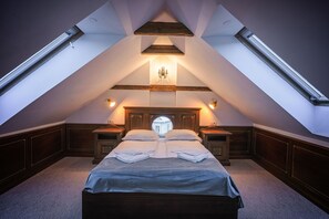 Suíte luxo, várias camas, ao lado da montanha | 1 quarto, roupas de cama antialérgicas, frigobar, cofres nos quartos