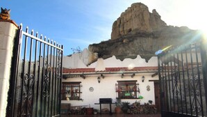 Pintu masuk hartanah