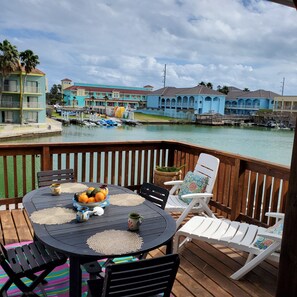 屋外ダイニングエリア