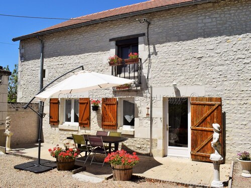 Quiet 40m² cottage with private courtyard