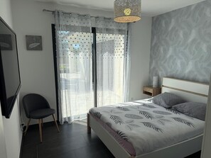 4 chambres, fer et planche à repasser, Wi-Fi, draps fournis