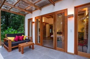 Classic Bungalow, Garden View | Living area - La Paz del Caribe (Cahuita)