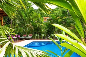 2 piscinas al aire libre, sillones reclinables de piscina