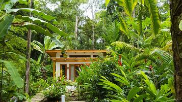 Classic Bungalow, Garden View | Terrace/patio
