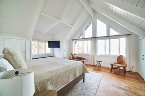 4 habitaciones, tabla de planchar con plancha, cuna de viaje y wifi 