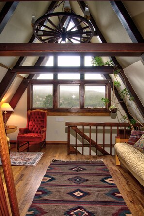 Interior - Lakeview Lodge - Nederland Retreat - walk to town - best views around (Nederland)