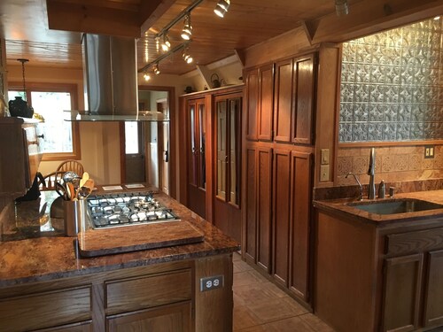 Lakeview Lodge - Nederland Retreat - walk to town - best views around