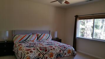 3 habitaciones, escritorio, tabla de planchar con plancha y wifi gratis