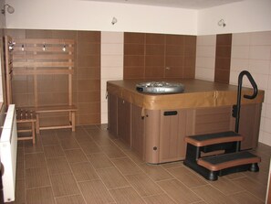 Indoor spa tub - Penzion Chalupka II (Spisske Podhradie)