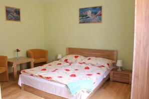 Double or Twin Room | Desk, blackout drapes, free WiFi, bed sheets - Penzion Chalupka II (Spisske Podhradie)