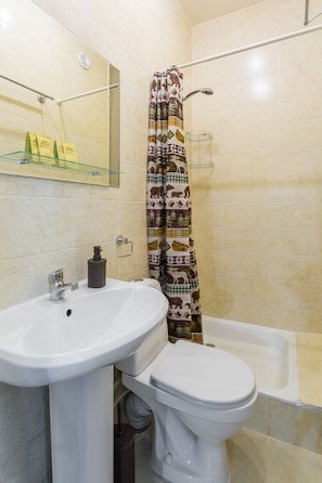 Shower, free toiletries