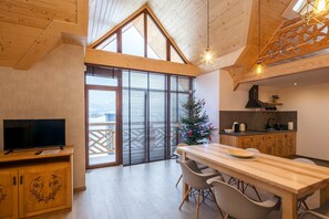 Maison Deluxe, 2 chambres, cuisinette, vue sur la montagne | Cuisine privée | Réfrigérateur, four à micro-ondes, surface de cuisson, lave-vaisselle