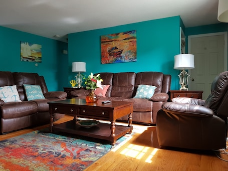 78-inch flat-screen TV with cable channels, TV, fireplace