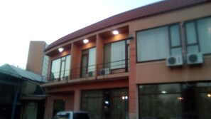 Front of property - evening/night - Hotel 999 (Tbilisi)