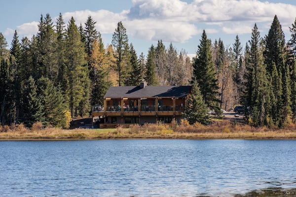 Breakfast, lunch and dinner served