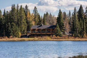 Frokost, lunsj og middag serveres