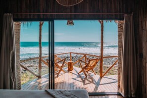 Beachfront Treehouse | إطلالة من الشرفة