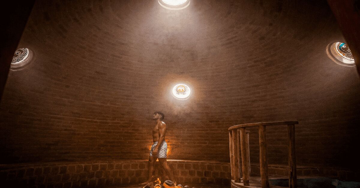 حمام سباحة داخلي