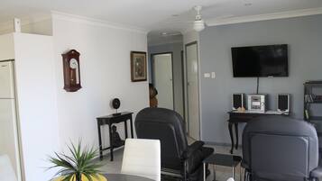 Superior Cottage, 2 Bedrooms, Non Smoking, Garden View | Interior entrance