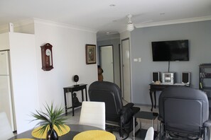 Casa de campo superior, 2 habitaciones, para no fumadores, vista al jardín | Entrada interior
