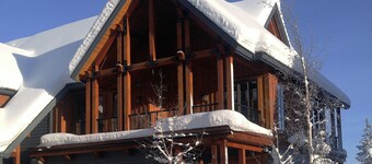 Ski-In Ski-Out, Private Hot Tub, Spacious End Unit, Panoramic View