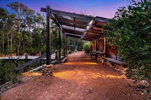 Terrace/patio - Nannup Bush Retreat........ Soothing Nature, all the conforts (Nannup)