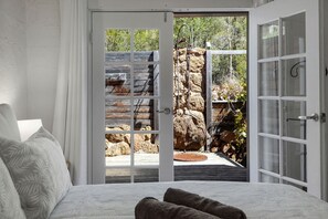 3 bedrooms, iron/ironing board, free WiFi, bed sheets - Nannup Bush Retreat........ Soothing Nature, all the conforts (Nannup)