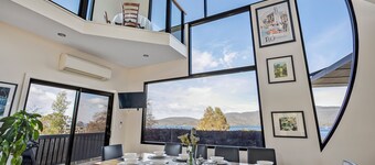 Quarry Hill Lookout ..... scenic views, luxurious amenities, relaxing atmosphere