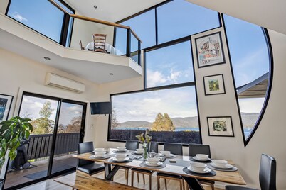 Quarry Hill Lookout ..... scenic views, luxurious amenities, relaxing atmosphere