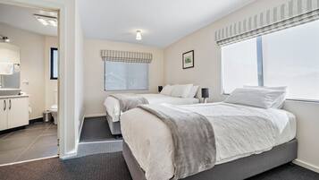 4 bedrooms, desk, iron/ironing board, WiFi