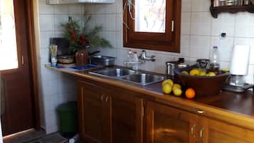 雪櫃、咖啡機/沖茶器、廚房用具/餐具/器皿、香料