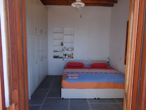 1 chambre, fer et planche à repasser, Wi-Fi gratuit, draps fournis