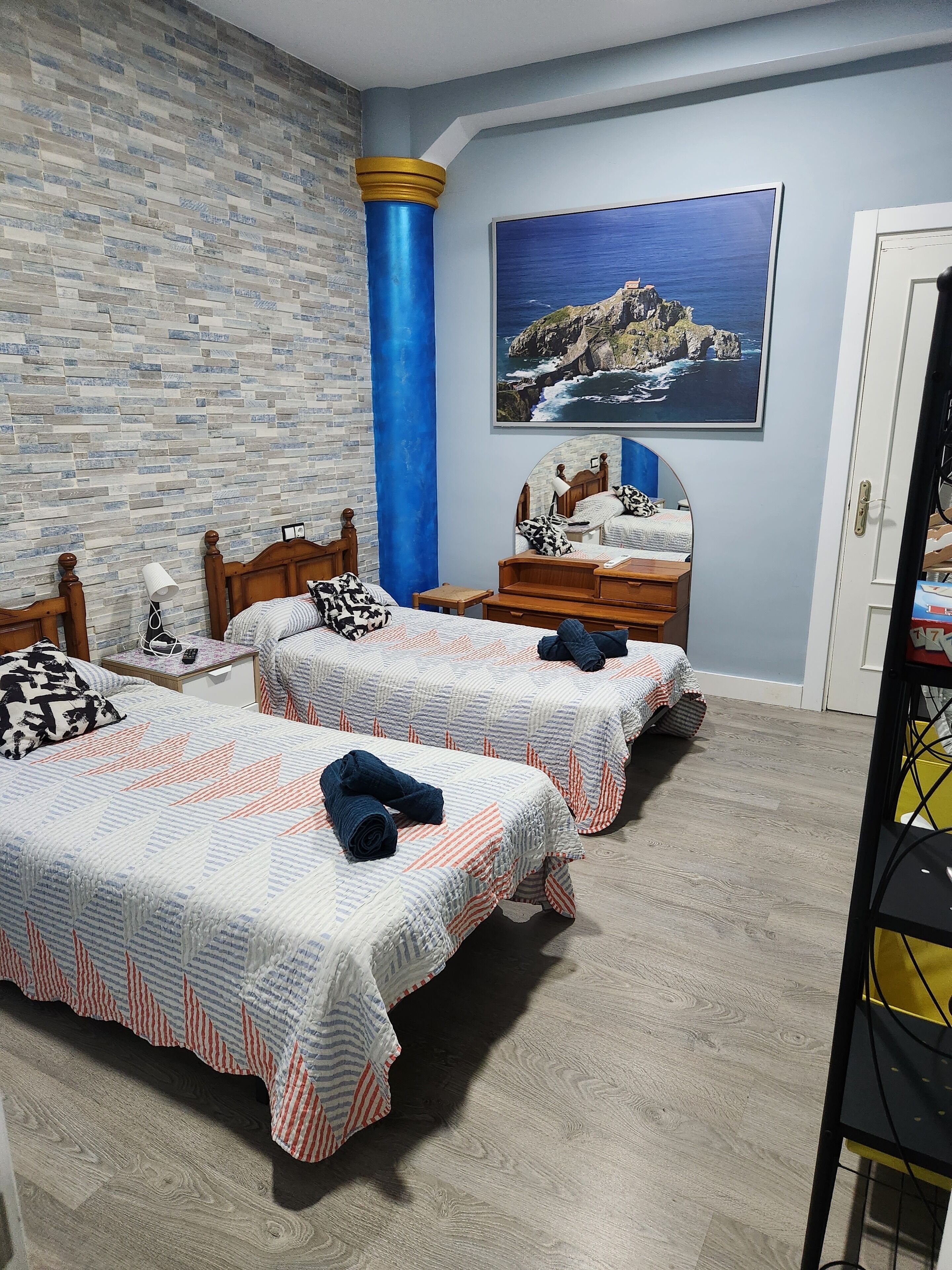 3 chambres, fer et planche à repasser, Wi-Fi gratuit, draps fournis