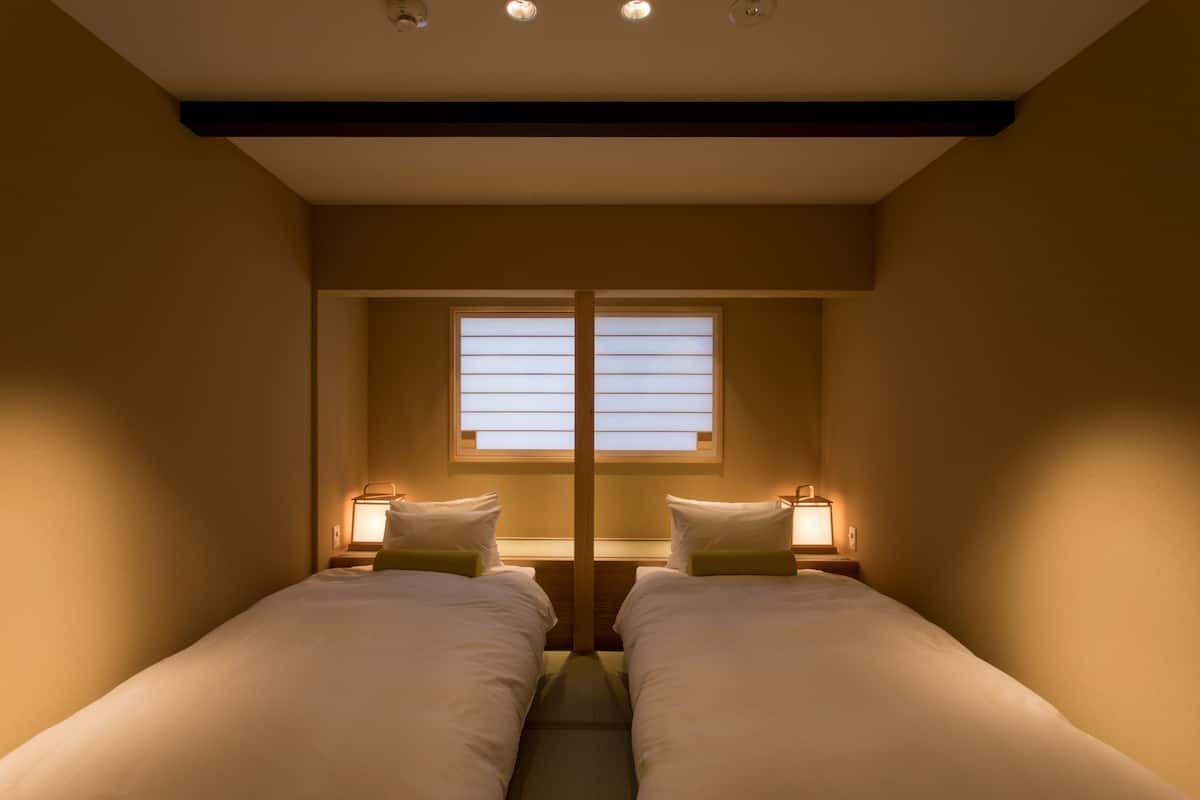 Premium bedding, iron/ironing board, free WiFi