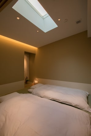 Private Vacation Home | Premium bedding, iron/ironing board, free WiFi