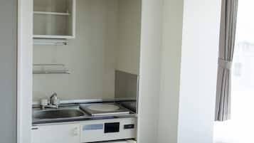 Fridge, stovetop