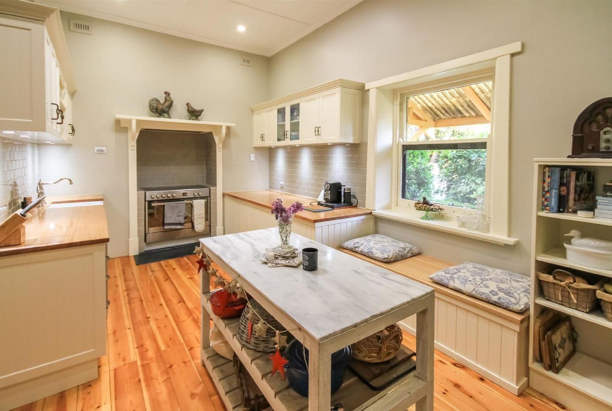 Comfort huis, 5 slaapkamers | Privékeuken | Een koelkast met diepvriezer, een microgolfoven, een oven, een kookplaat