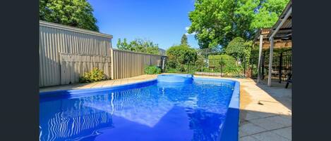 Kolam renang terbuka