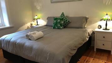 5 bedrooms, premium bedding, iron/ironing board, travel crib