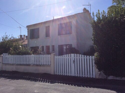 GREAT 3* VILLA & GARDEN in Fouras (Fort Boyard) - 4BD - 7pax - 300m from beaches