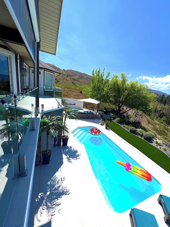 Outdoor pool, a heated pool