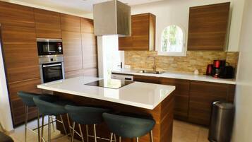 Frigorifero, microonde, forno, lavastoviglie