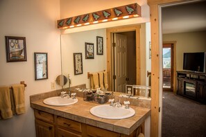 Combined shower/bathtub, hair dryer, towels, soap - Enjoy Peace & Wildlife- Stunning Log Home w/ Mountain Views!  Pagosa Springs, Co (Pagosa Springs)