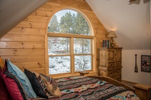 3 quartos, escrivaninha, ferros/tábuas de passar roupa