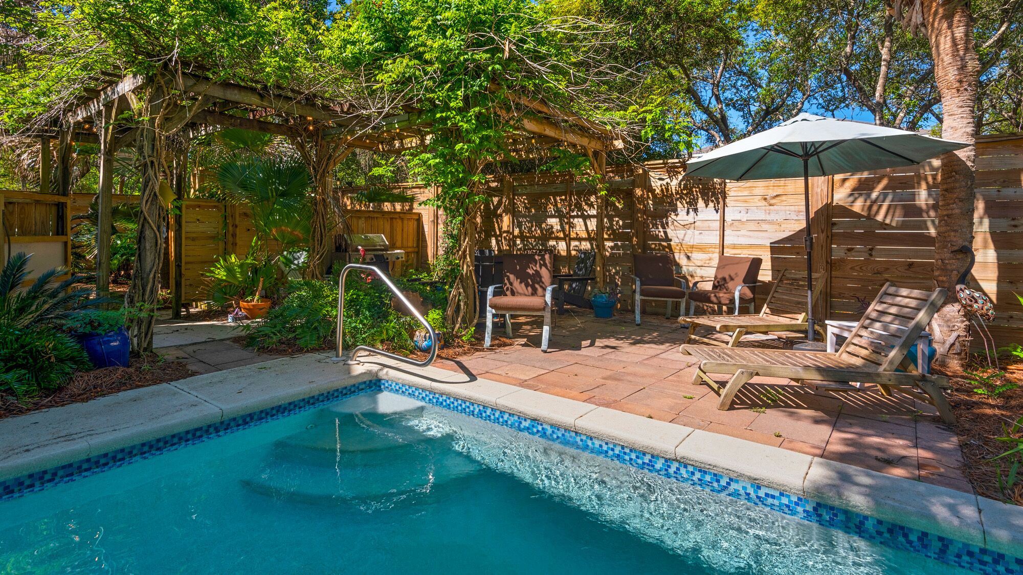 Private Pool, 3 Minutes to the Beach, Hidden Oasis in BMB: Petit Bonheur