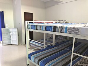 Quarto família | Escrivaninha, Wi-Fi de cortesia, roupa de cama