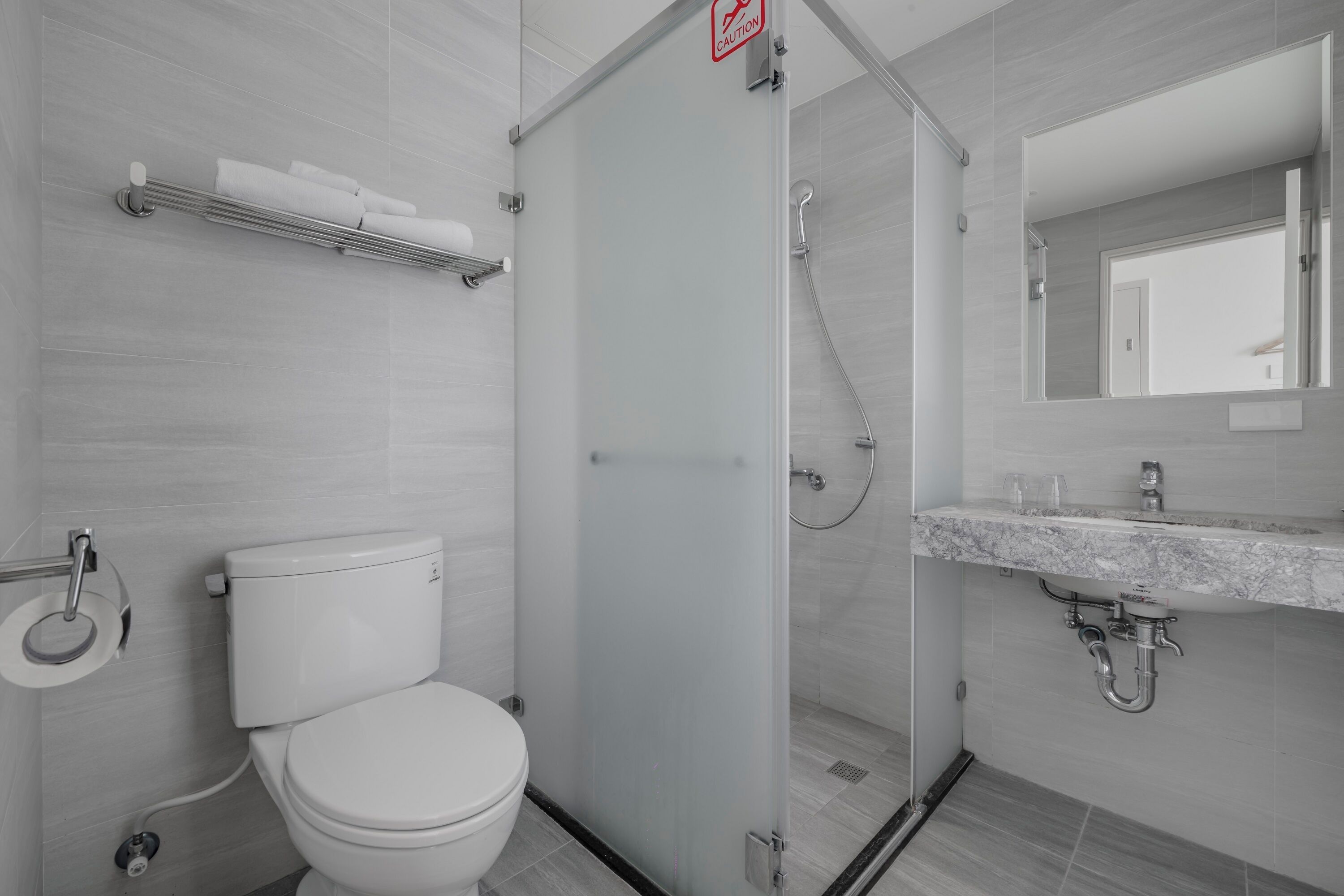 superior double room | bathroom | shower, rainfall showerhead, hair dryer, bidet